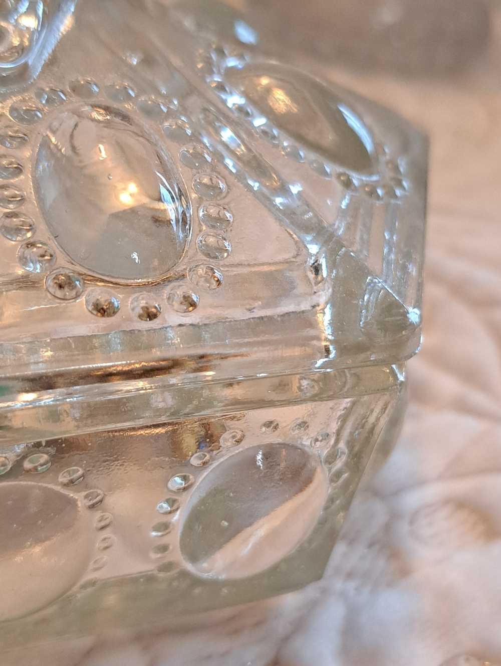 Vintage /Antique 1940's L.E. Smith Victorian Beaded Glass Hexagonal Trinket Box - Picture 5 of 10